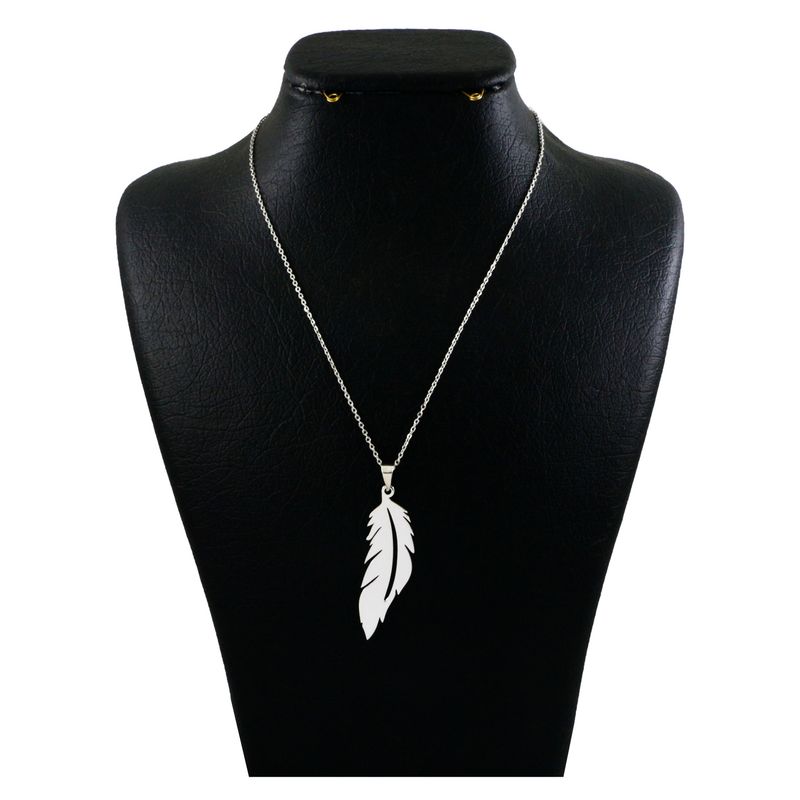 گردنبند نقره زنانه دلی جم طرح پر کد d 657